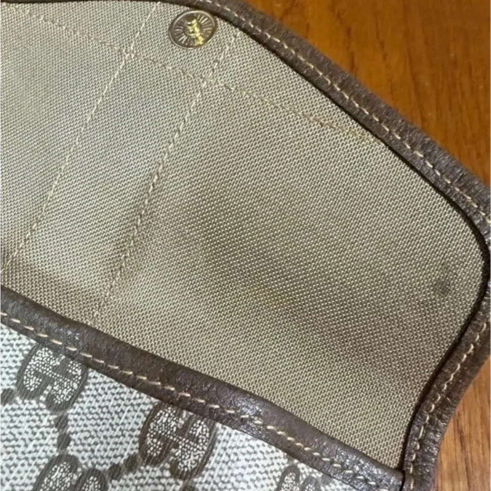 Gucci Brown Leather Clutch with Gold Logo - Picture 7 of 9